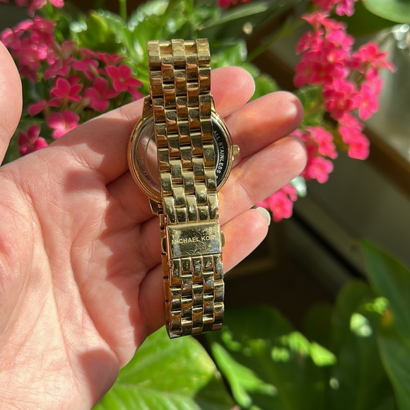 Gold & Crystal Michael Kors watch!! - Picture 3 of 12
